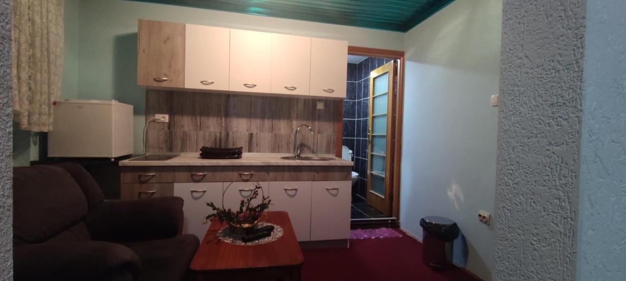 Guesthouse Prenociste Faraon Pljevlja Exteriör bild